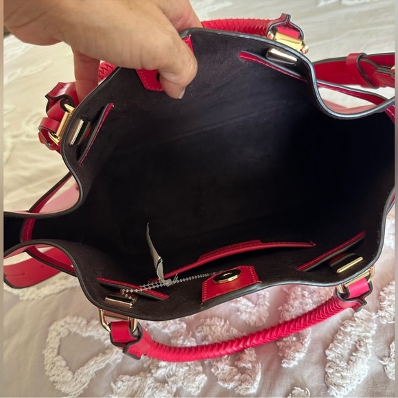 πΊ NWT MICHAEL KORS πΊ BLAKELY BUCKET LEATHER BAG - Picture 3 of 4